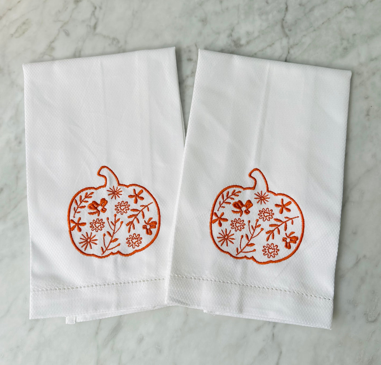 Seasonal guest towel image 6