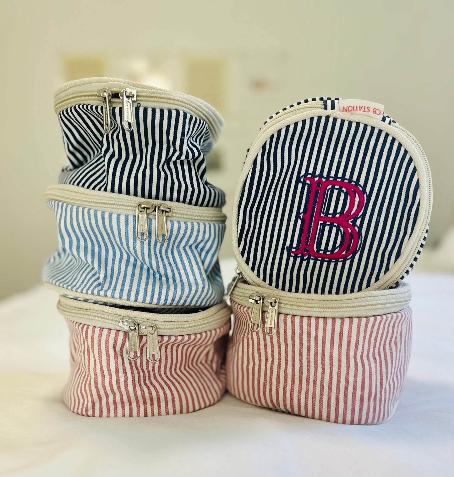 Stripe button zip around
